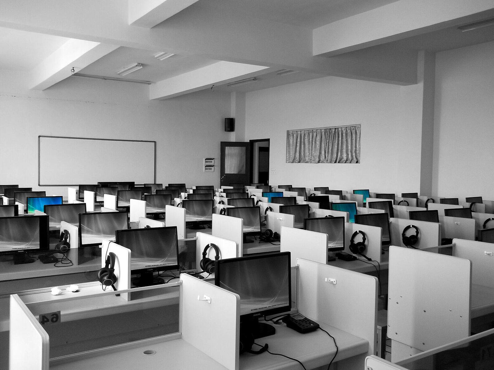 Taken in language laboratory, Huaihua College's western campus