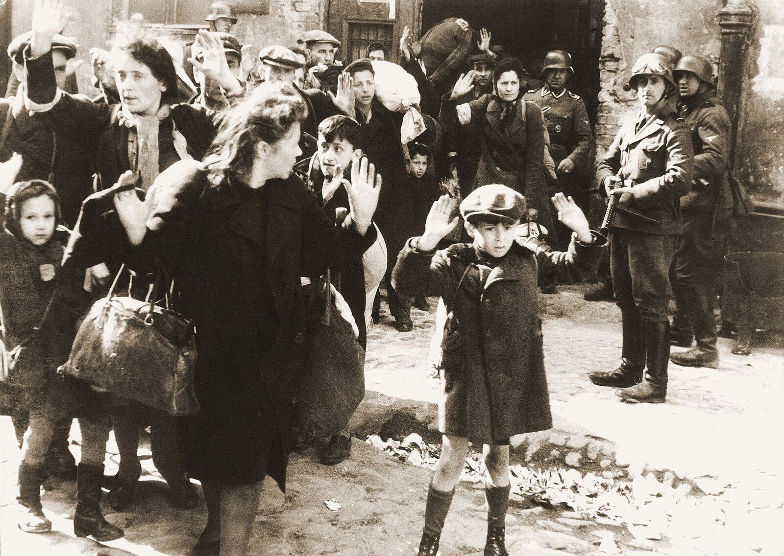 Original or archival image caption, which may be erroneous, biased, obsolete or politically extreme. German: Mit Gewalt aus Bunkern hervorgeholt Forcibly pulled out of bunkers title QS:P1476,de:"Mit Gewalt aus Bunkern hervorgeholt" label QS:Lde,"Mit Gewalt aus Bunkern hervorgeholt" label QS:Lru,"Насильственно извлеченные из убежища" label QS:Leo,"Perforte eltiritaj el trancxeoj" label QS:Lcs,"Násilně vytaženi ze zákopů" label QS:Lit,"Scovati con forza dalle loro buche" label QS:Lfr,"Tirés de force de leurs abris" label QS:Lpt,"Retirados à força dos covis" label QS:Lpl,"Siłą wyciągnięci z bunkrów" label QS:Len,"Forcibly pulled out of bunkers"